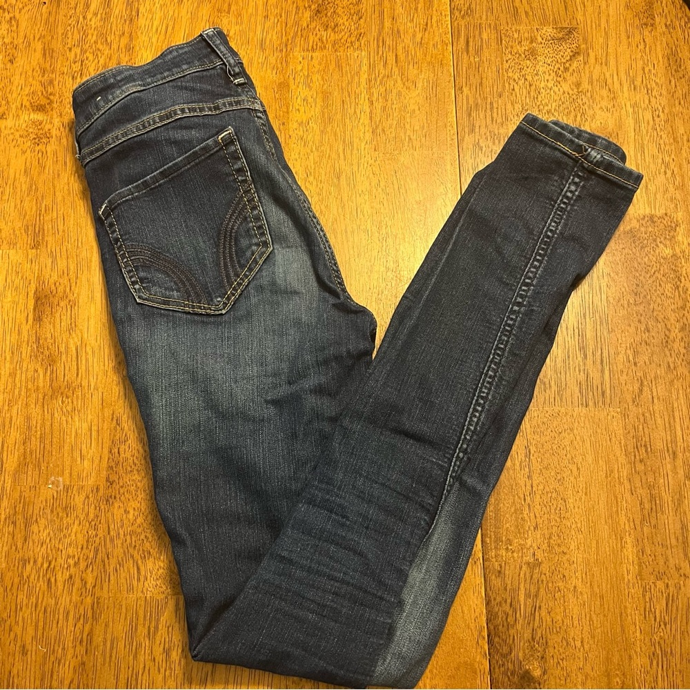 Hollister: 00R skinny
